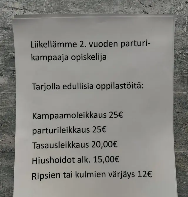 Tervetuloa Marian palveltavaksi, teen hiustenleikkauksia, parturileikkauksia, tasausleikkauksia ja kulmien tai ripsien värjäämistä. Kuvassa näkyvät oppilashinnat .Tällä hetkellä voit varata ajat  paikan päällä tai soittamalla. Myöhemmin tulee nettivaraukset. Opiskelija on paikalla aina torstaisin ja perjantaisin.